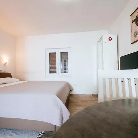 Ema Apartment *