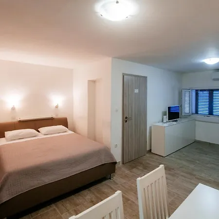 Apartment Ema
